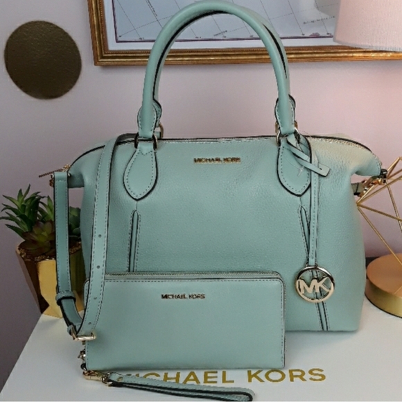 Michael Kors Handbags - 💕NEW STYLE & COLOR  Michael Kors Pebble Leather